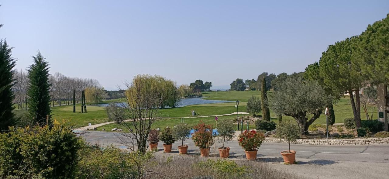 Appartement Charmant T2 climatisé avec belle vue , Golf de Pont-Royal à Mallemort Extérieur photo