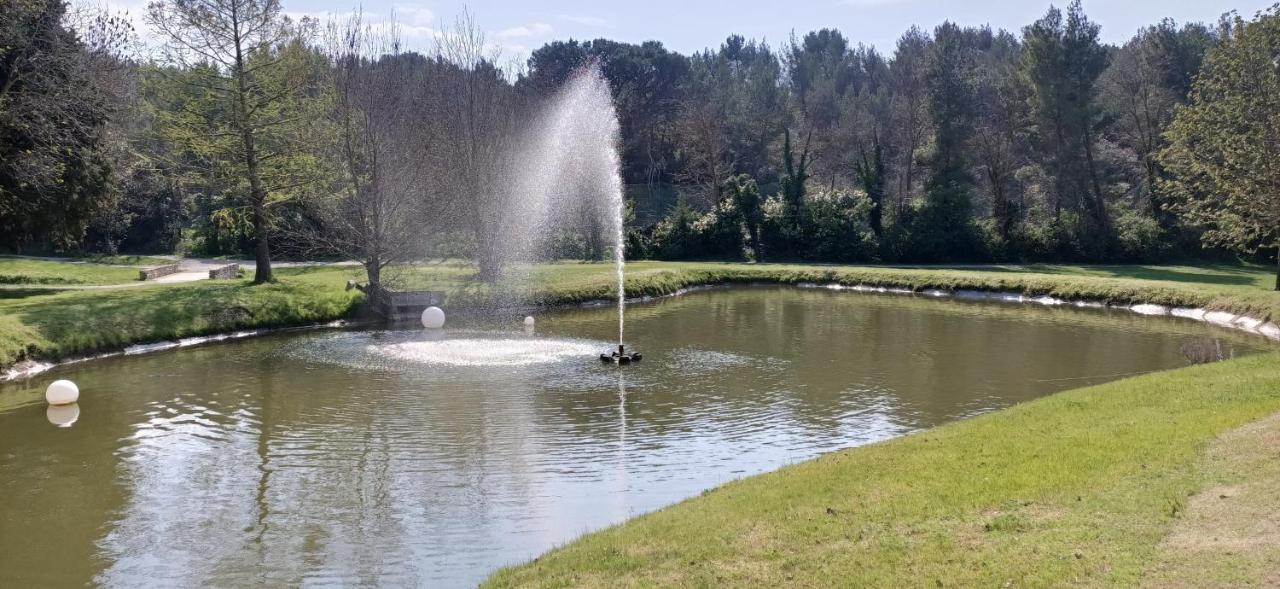 Appartement Charmant T2 climatisé avec belle vue , Golf de Pont-Royal à Mallemort Extérieur photo