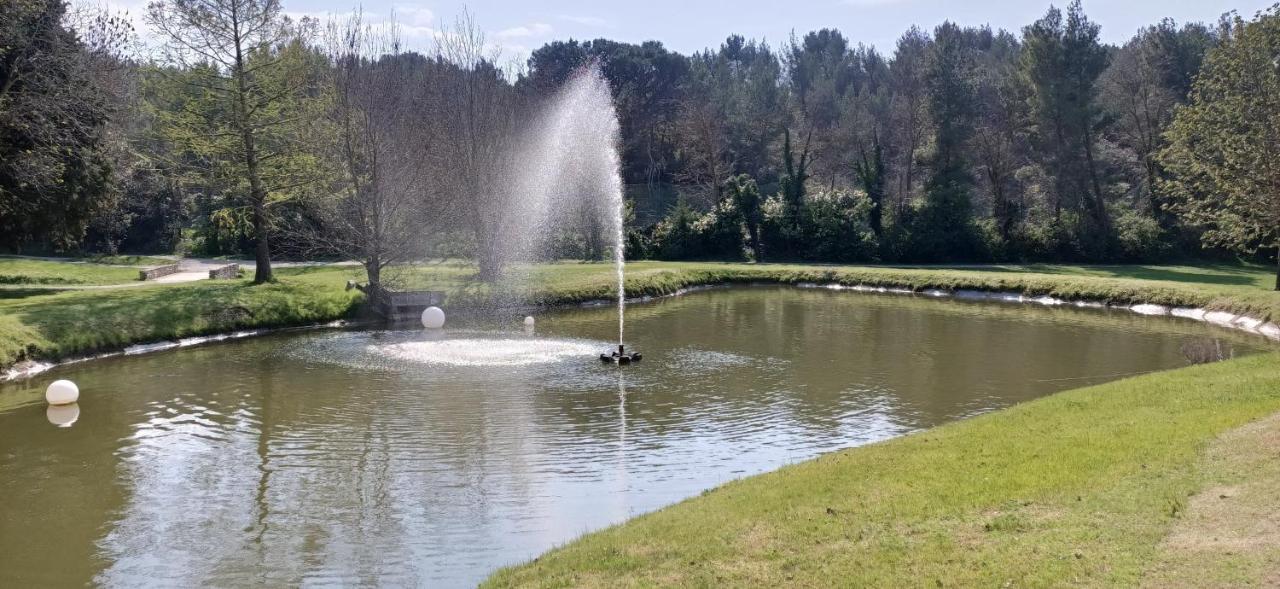 Charmant T2 climatisé avec belle vue , Golf de Pont-Royal Mallemort Extérieur photo