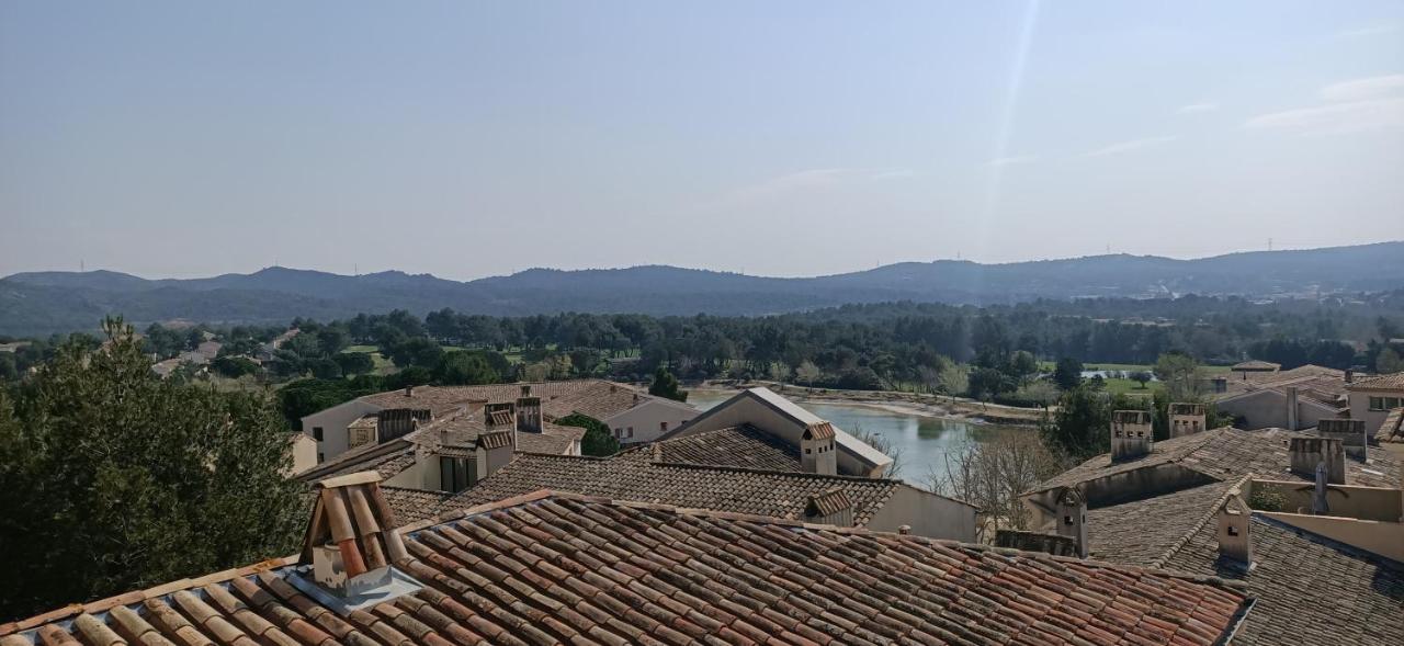 Appartement Charmant T2 climatisé avec belle vue , Golf de Pont-Royal à Mallemort Extérieur photo