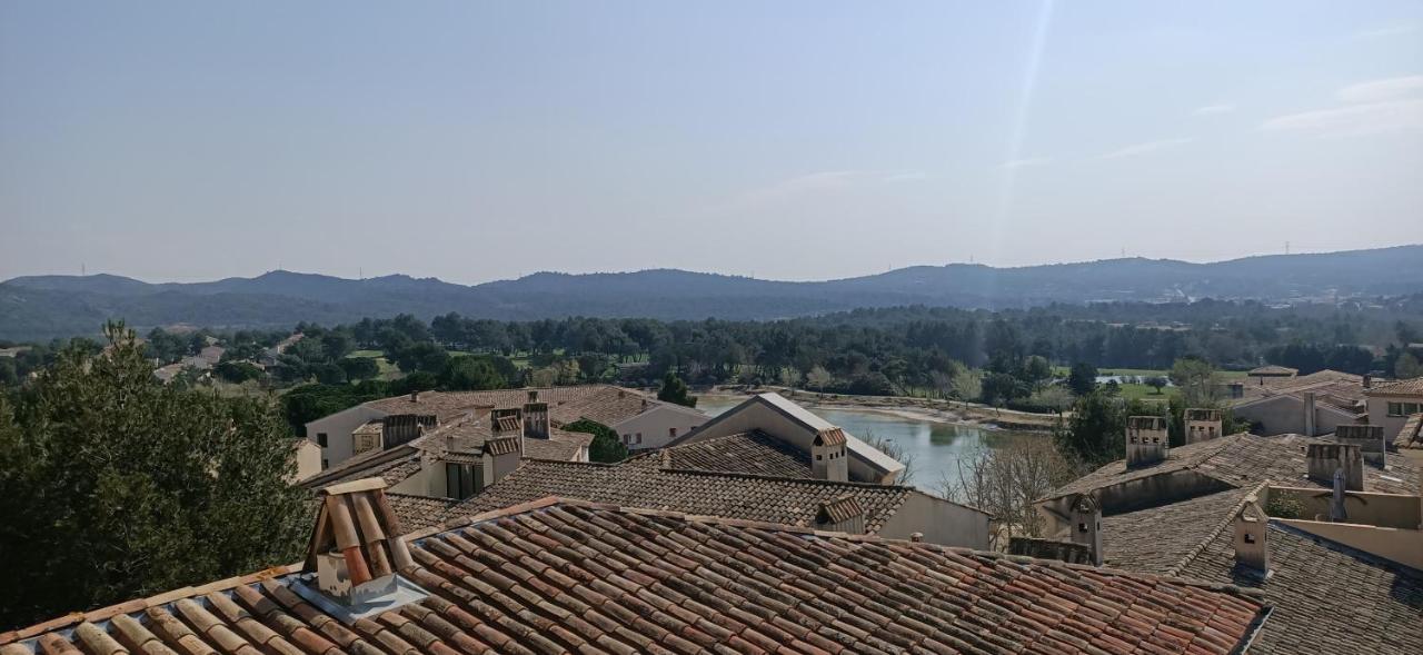 Charmant T2 climatisé avec belle vue , Golf de Pont-Royal Mallemort Extérieur photo