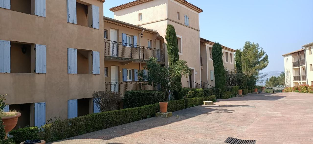 Charmant T2 climatisé avec belle vue , Golf de Pont-Royal Mallemort Extérieur photo