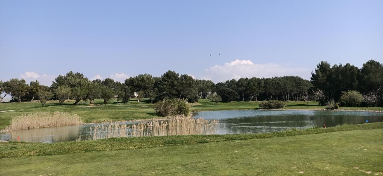 Appartement Charmant T2 climatisé avec belle vue , Golf de Pont-Royal à Mallemort Extérieur photo