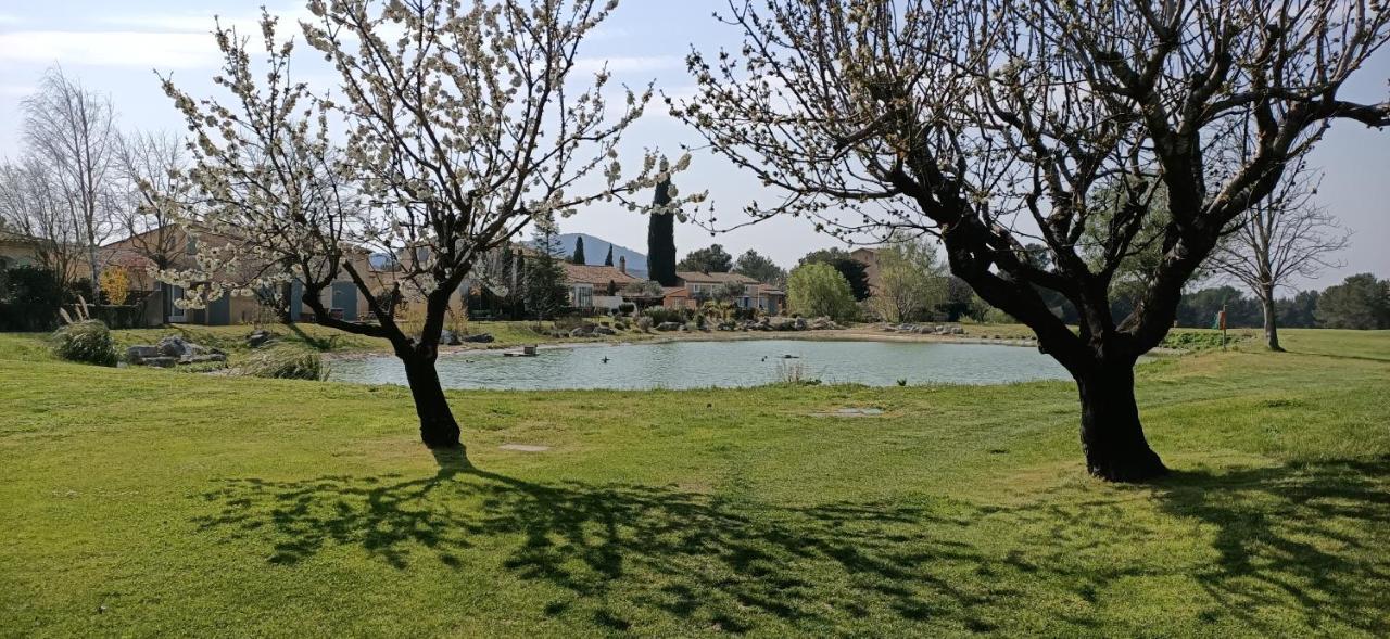 Appartement Charmant T2 climatisé avec belle vue , Golf de Pont-Royal à Mallemort Extérieur photo