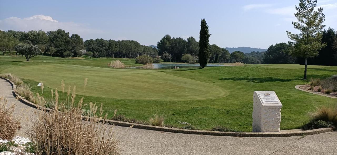 Appartement Charmant T2 climatisé avec belle vue , Golf de Pont-Royal à Mallemort Extérieur photo