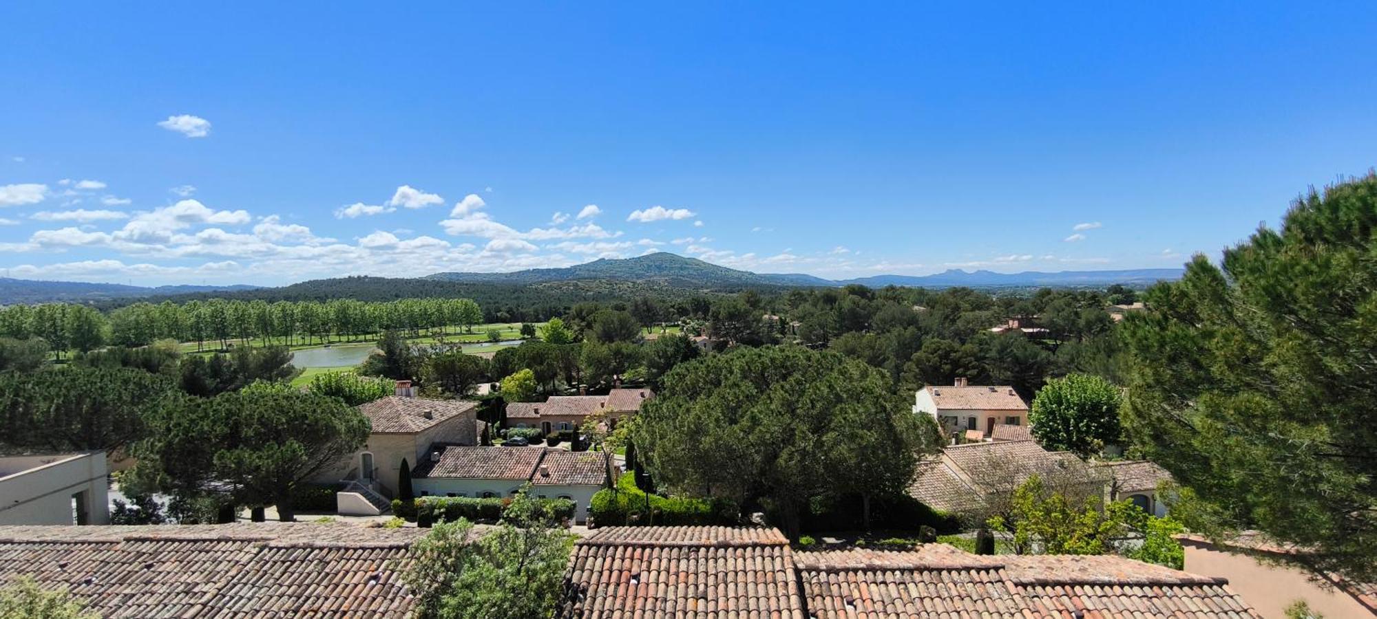 Appartement Charmant T2 climatisé avec belle vue , Golf de Pont-Royal à Mallemort Extérieur photo