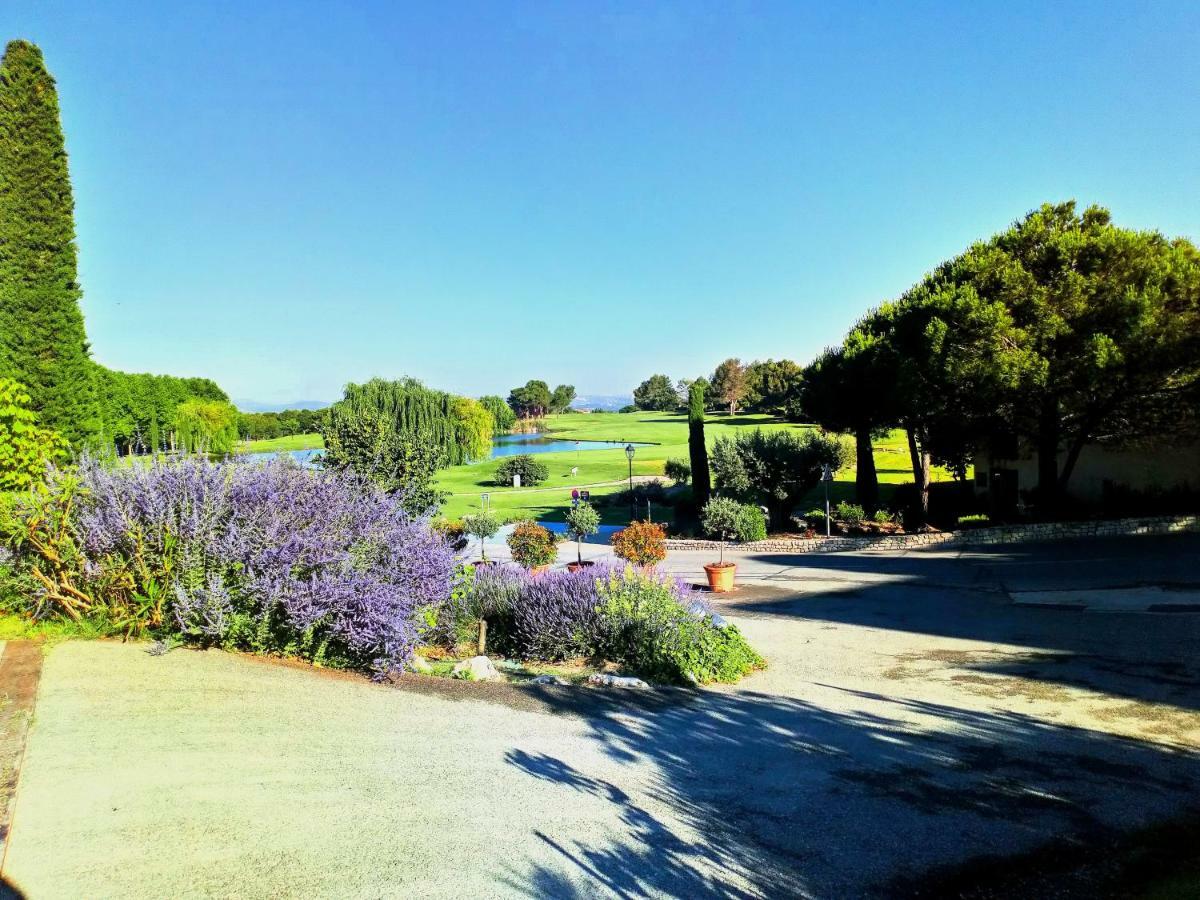 Charmant T2 climatisé avec belle vue , Golf de Pont-Royal Mallemort Extérieur photo