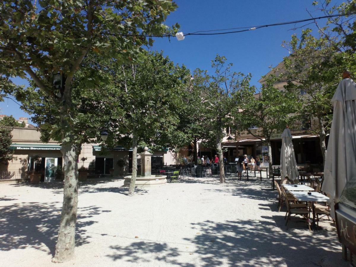 Charmant T2 climatisé avec belle vue , Golf de Pont-Royal Mallemort Extérieur photo