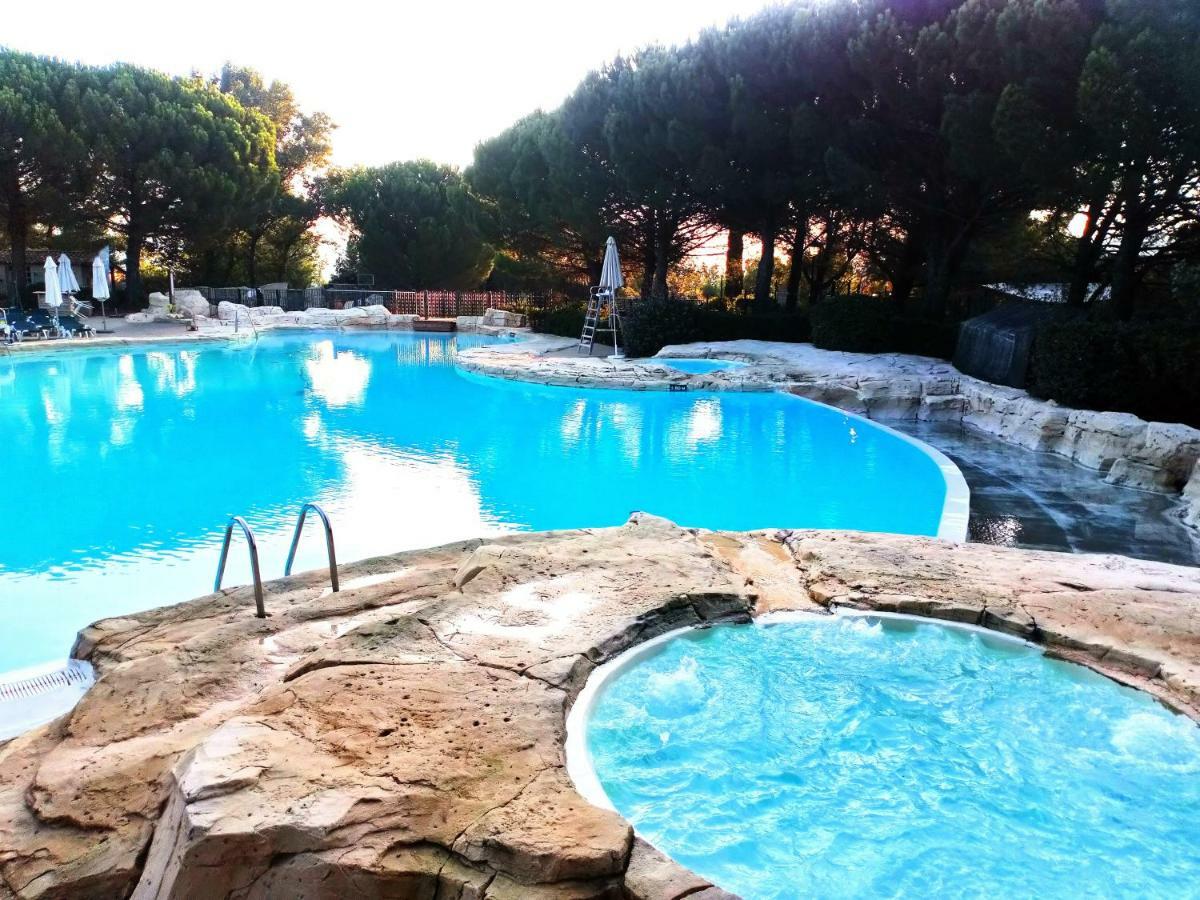 Charmant T2 climatisé avec belle vue , Golf de Pont-Royal Mallemort Extérieur photo