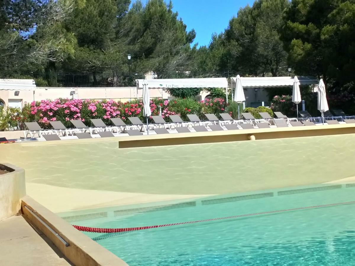 Charmant T2 climatisé avec belle vue , Golf de Pont-Royal Mallemort Extérieur photo
