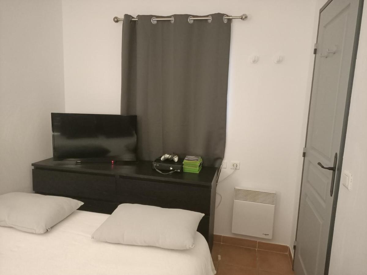 Appartement Charmant T2 climatisé avec belle vue , Golf de Pont-Royal à Mallemort Extérieur photo